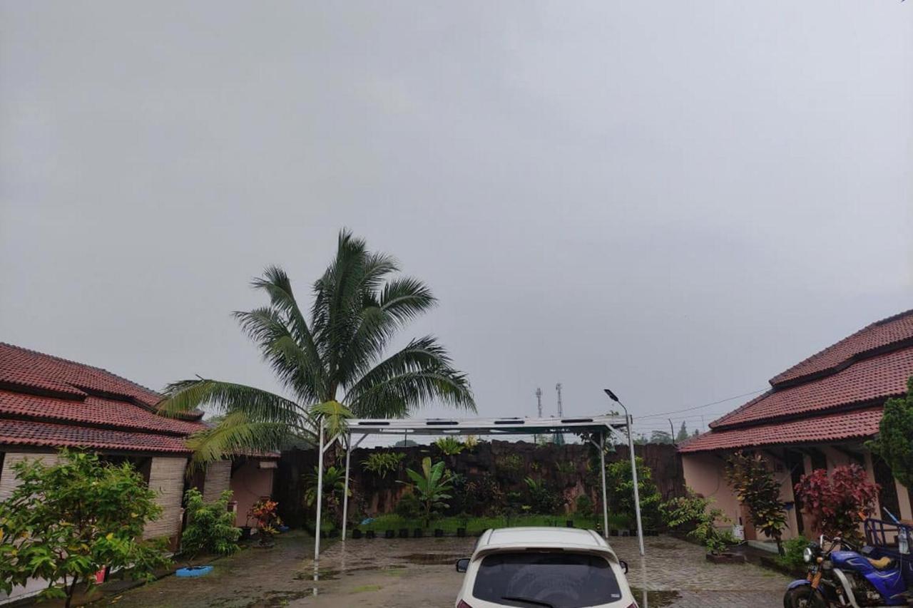 Losmen Yosi Hotel